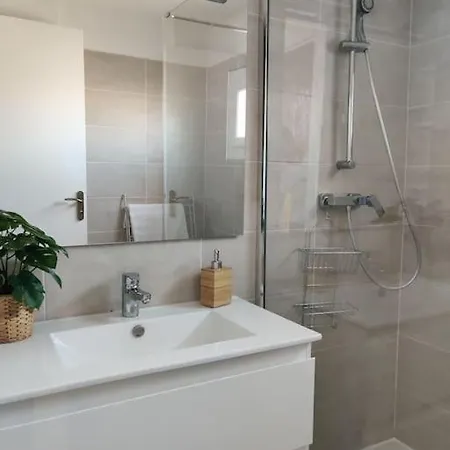 Appart Climatise Proche Maison Carree, 6 Personnes *